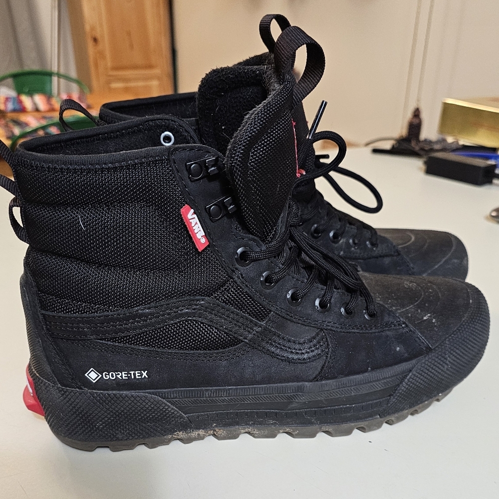 Vans MTE Sk8-Hi Gore-Tex Winter Shoes/Boots- M9